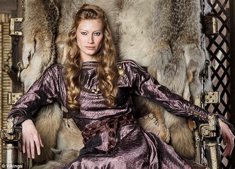 Vikings; Alyssa Sutherland flashes some flesh at the Max Mara。